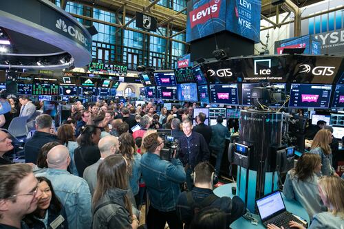 Levi’s Shares Fall to Record Low